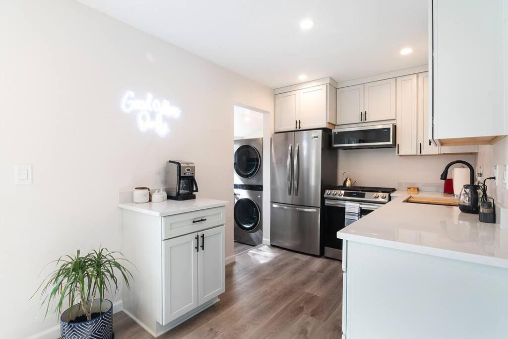 Beautiful 3 Bed 1 Bath Designer Home + Hot Tub Los Angeles Exteriör bild