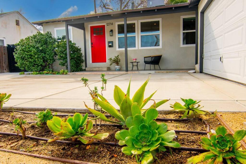 Beautiful 3 Bed 1 Bath Designer Home + Hot Tub Los Angeles Exteriör bild